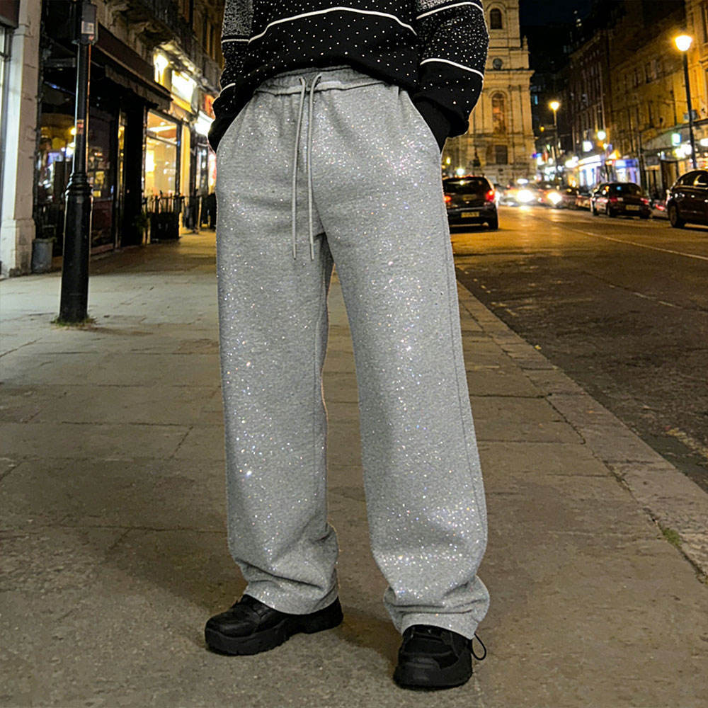Pantalon à strass EYDIZ gris porté
